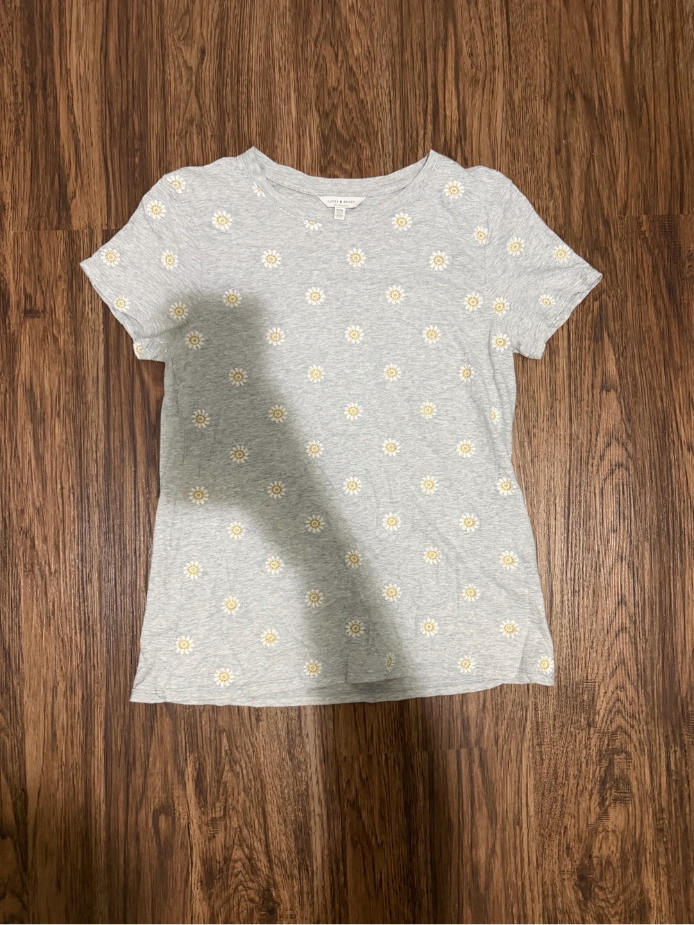 Lucky Brand Light Gray Daisy Print Short Sleeve Tee